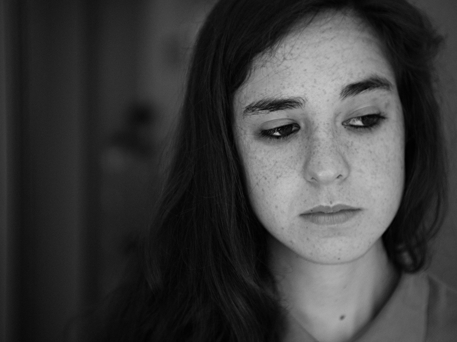 pablo-varela-311608 sad-looking-woman