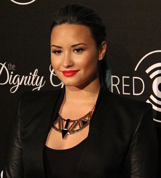 attachment-5b5b6f3c2b6a284995c22267 Demi Lovato on a red carpet